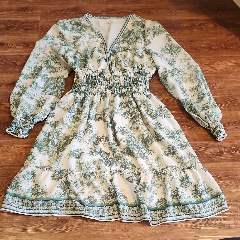 Max Studio Cream Garment with Green Accents